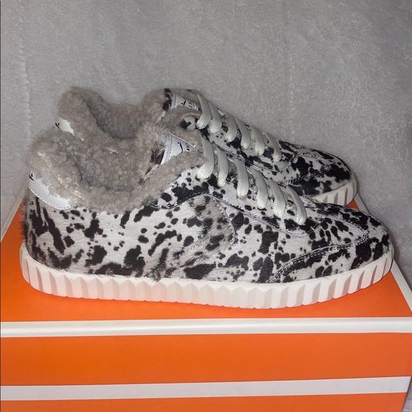 NWT VOILE BLANCHE Ines Faux Fur Sneakers in Black-White - Picture 10 of 15